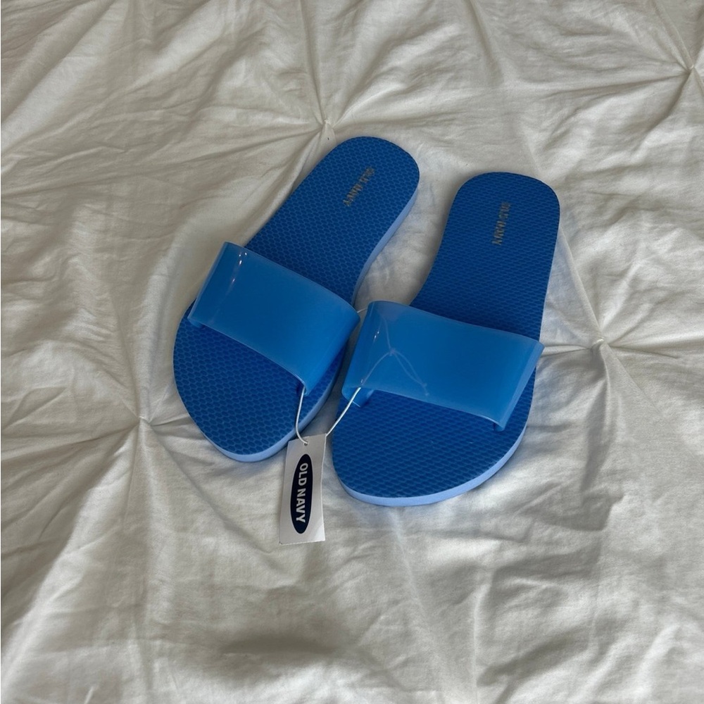 Old Navy blue flip flop sandals